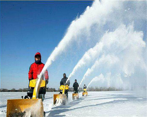 冬天有了掃雪機掃雪不用愁