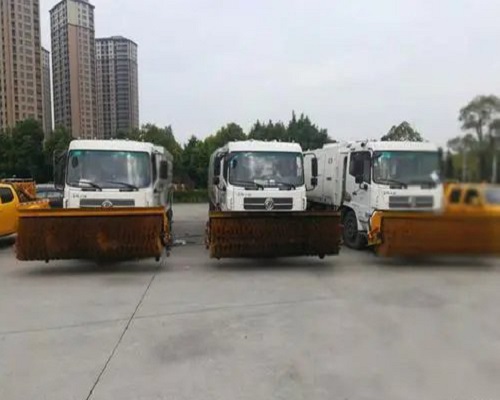 滾刷掃雪機可充分發揮設備的除雪性能