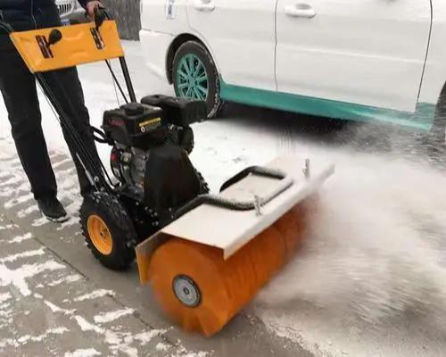 山東滾刷掃雪機采用專業技術制造