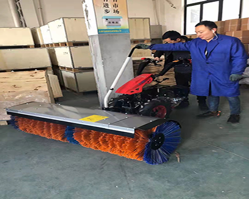 根據除雪方式掃雪機可分為滾刷掃雪機、拋雪機和推雪機