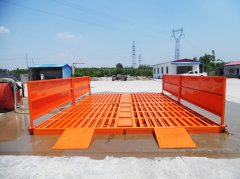 山東建筑工地洗輪機直擊現場，車輛清洗如新